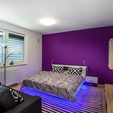 Air-conditioned View 24h Check-in Apartment