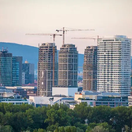 דירה Air-conditioned View 24h Check-in ברטיסלאבה